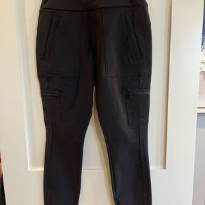 Athleta Headlands Hybrid Cargo Size 6 Black